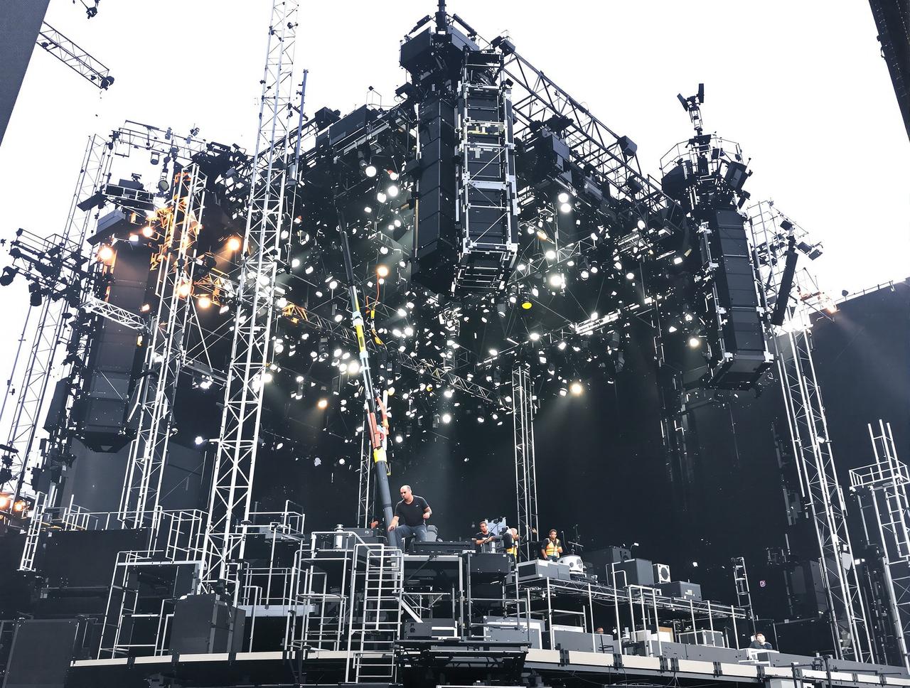 某知名歌手全球巡演后台独家花絮 - 第3张